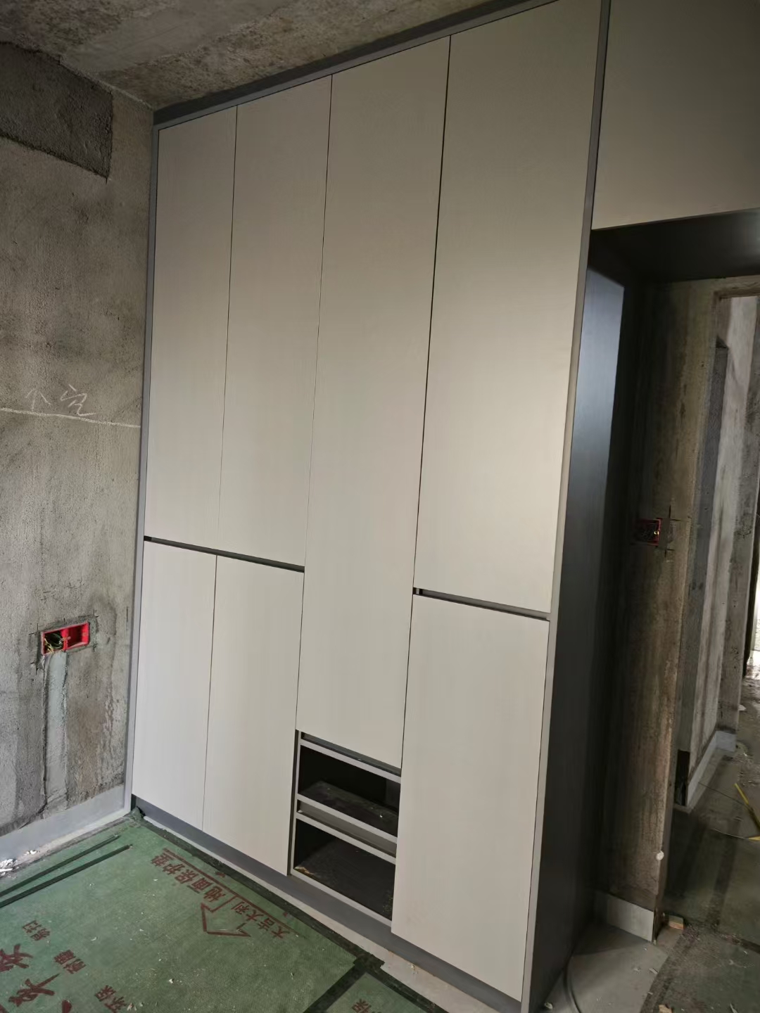 只說三遍:是木工用木板現場制作的哦